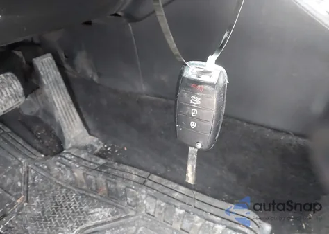 2018 Kia Optima S из США, поврежденный, VIN 5XXGT4L34JG203573